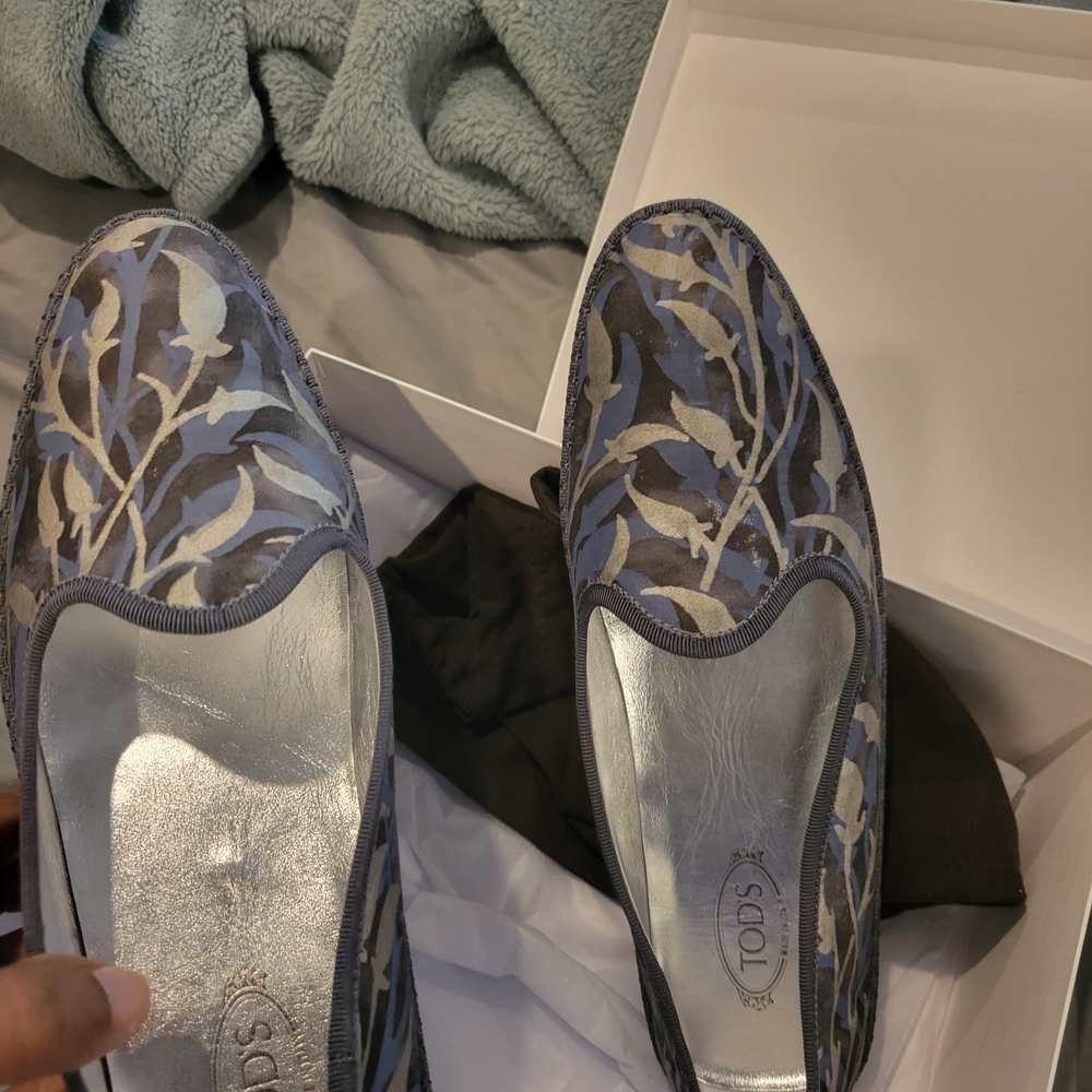 Tod's Gray and Silver Women's Moccasins